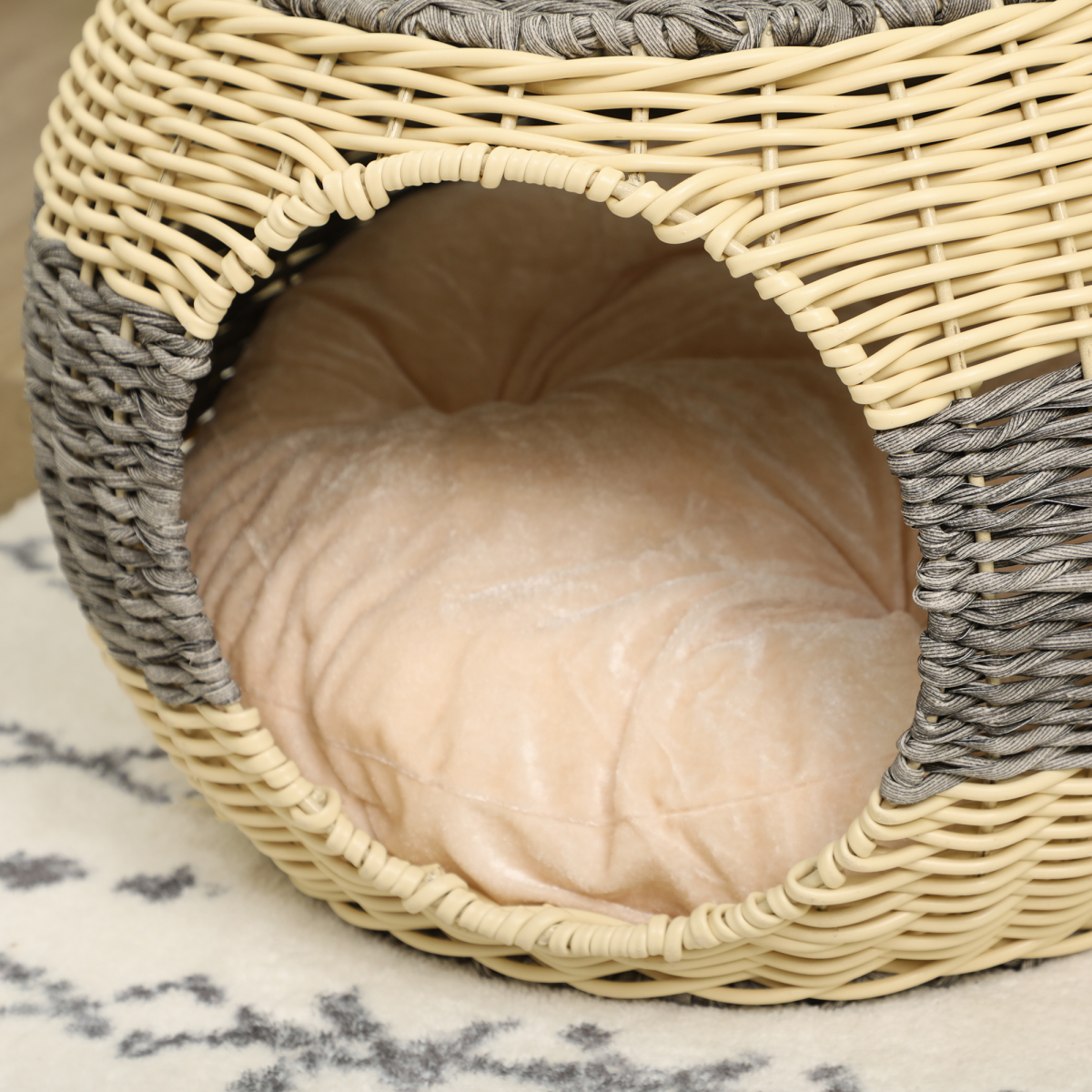 Wicker Cat House: Raised Bed with Cushion 40x30cm